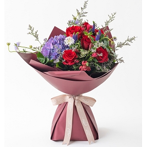 HLB093 SHIRLENE 紅色美玫配紫色繡球花束 ( 6枝玫瑰 )